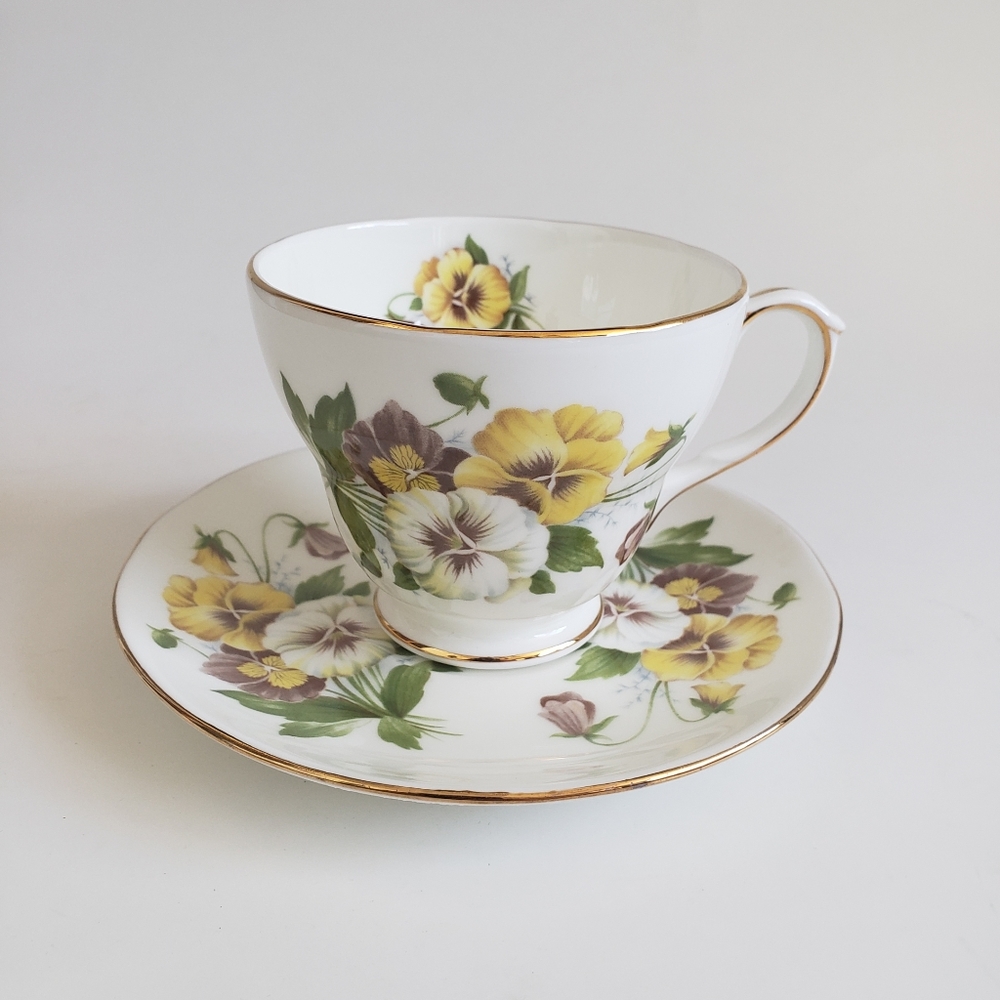 Vtg Royal Winchester bone china tea cup saucer, N